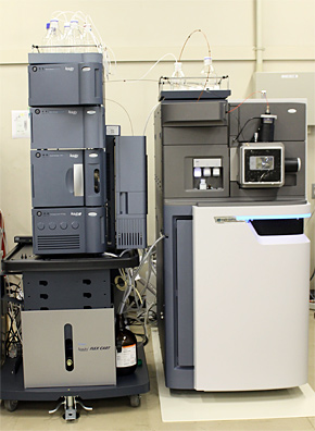写真:液体クロマトグラフハイブリッド型質量分析計の概観